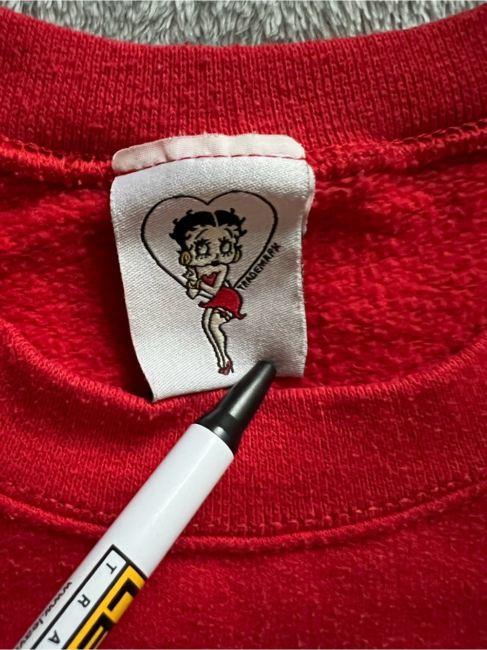 Y2K 2004 Betty Boop “Be Naughty Save Santa the Trip!” Christmas Sweatshirt Red - Picture 3 of 4